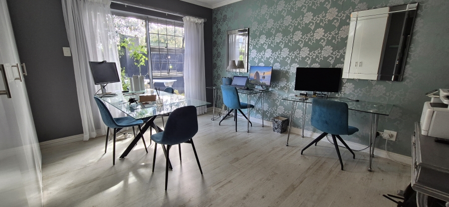 4 Bedroom Property for Sale in Waves Edge Western Cape